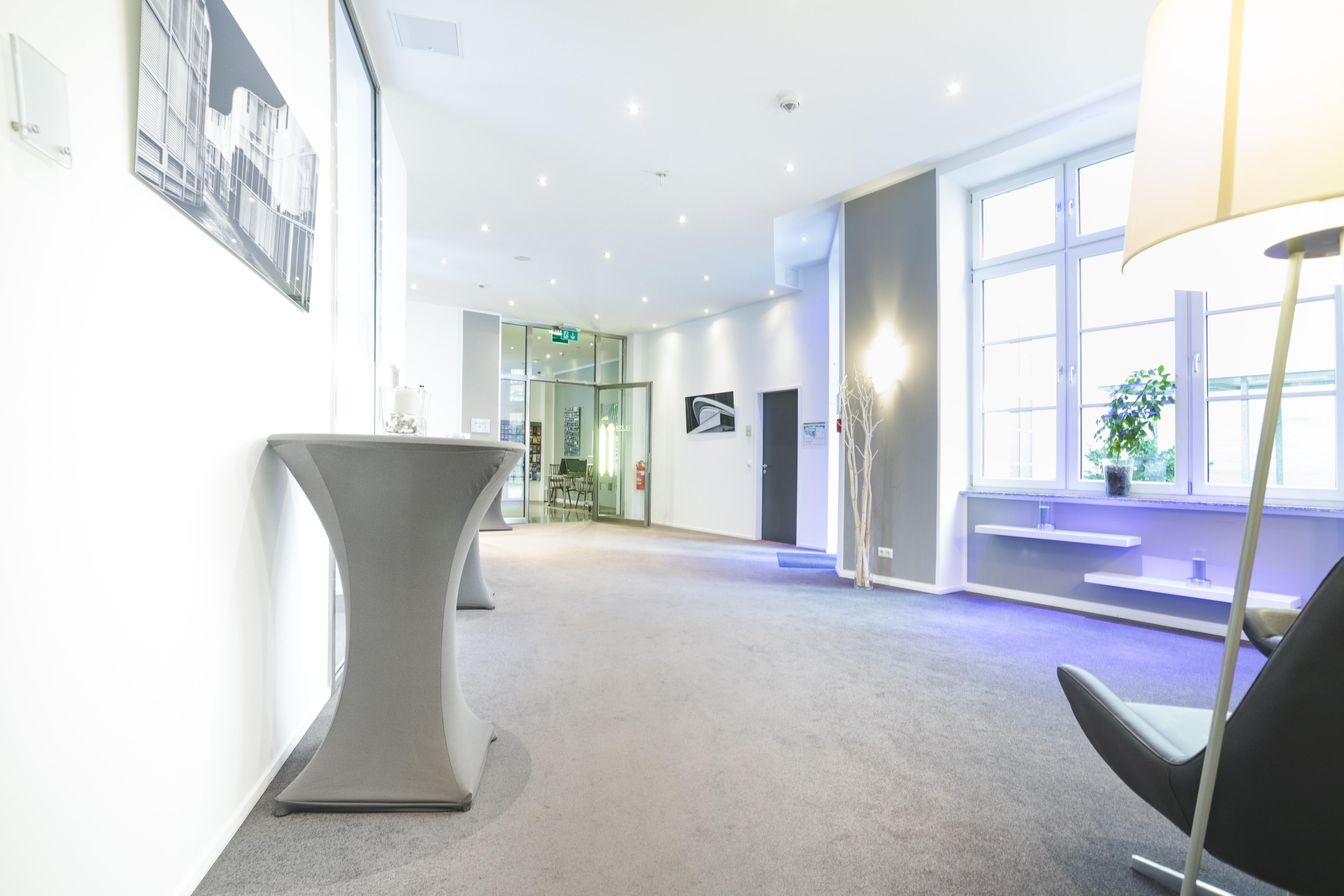 Отель Garner - Checkpoint Charlie By Ihg