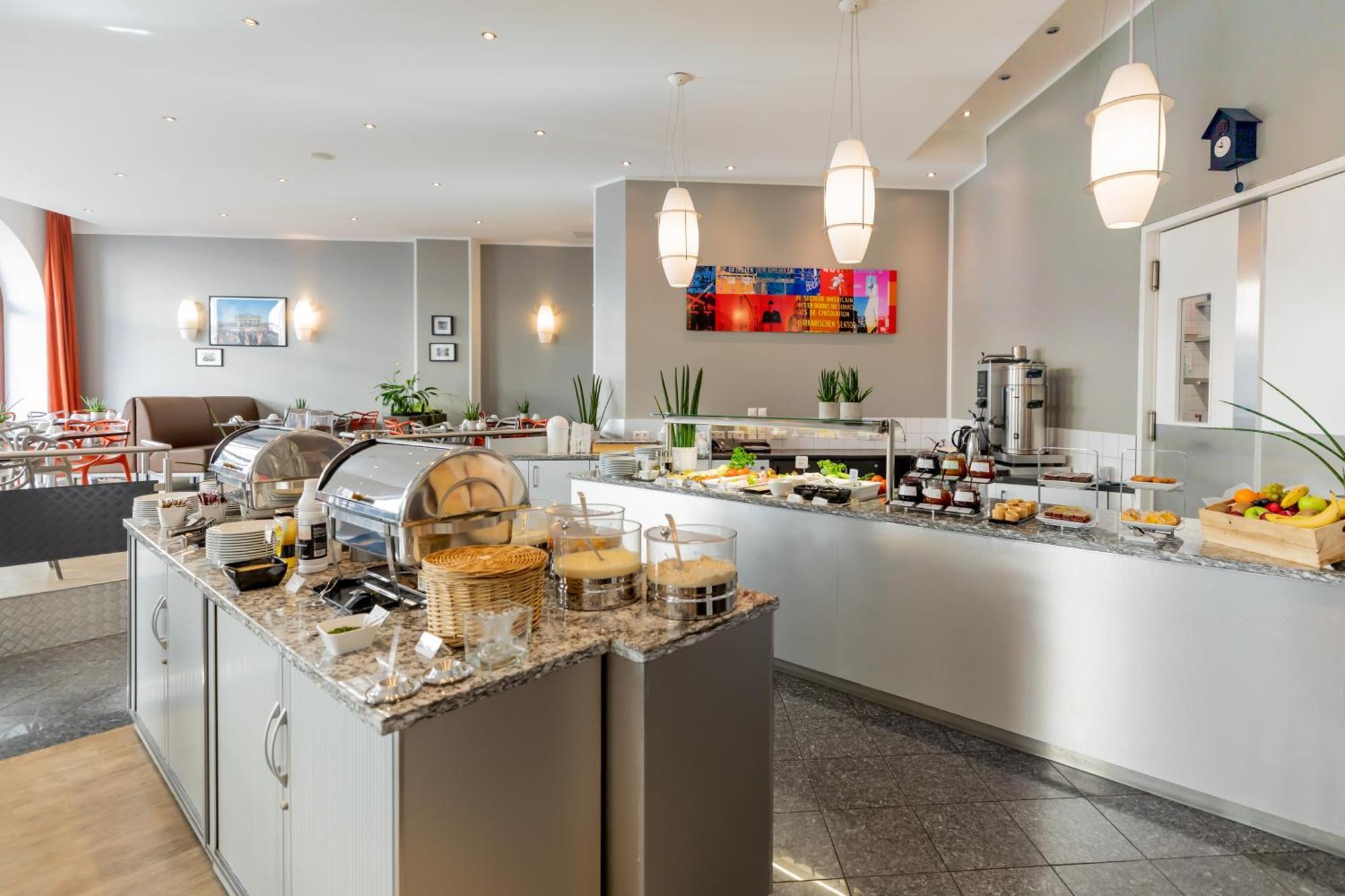 Garner - Checkpoint Charlie By Ihg Отель 4*