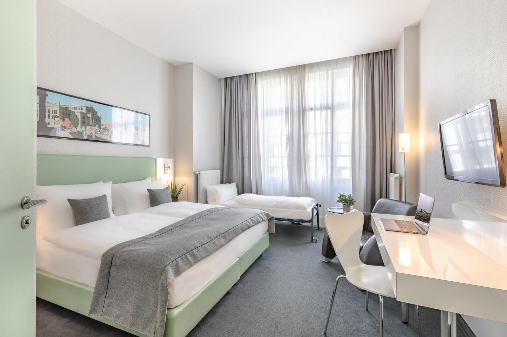 Garner - Checkpoint Charlie By Ihg Berlin
